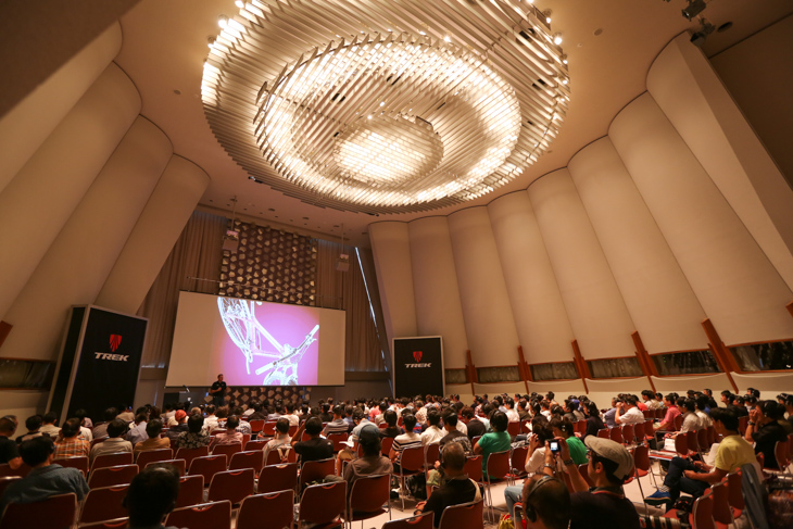 国立京都国際会館のホールで行なわれたプレゼンテーション