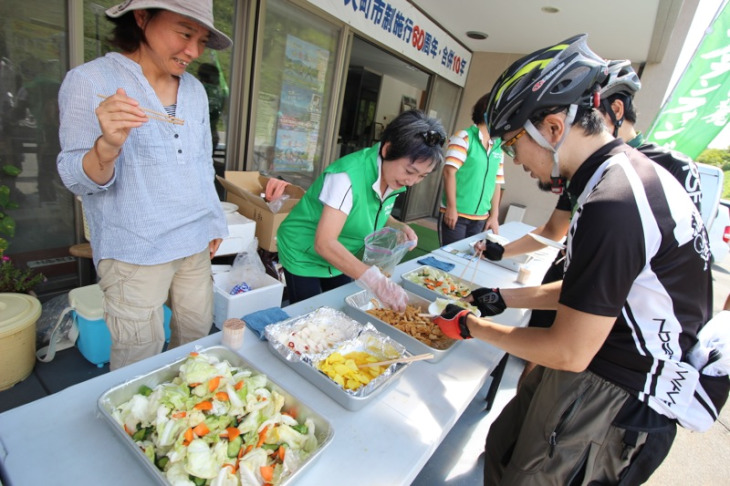 美麻エイドではお手製のお漬物バイキングだ