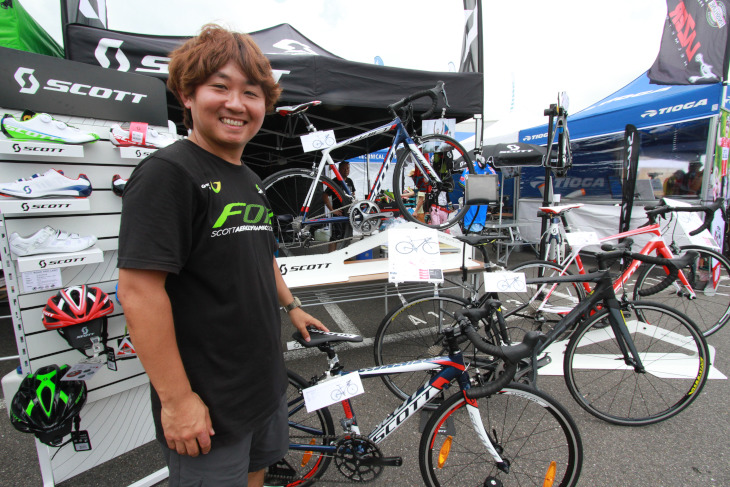 キッズバイクまでIAMサイクリングレプリカのトリコロールカラーとなる