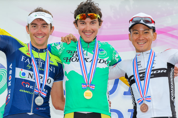 個人総合優勝はジョシュア・プリート(チームバジェット・フォークリフト)。2位アレッサンドロ・マラグーティ(ヴィーニファンティーニNIPPO)、3位内間康平(ブリヂストンアンカー)