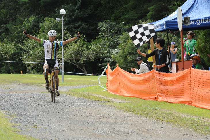 2位に30秒差を付け山川惇太郎（Team CHAINRING）がフィニッシュ