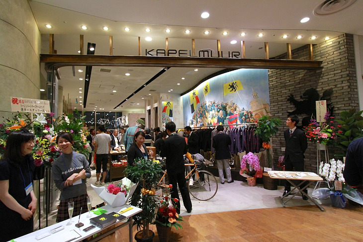 cocoti内2階にオープンした「カペルミュール cocoti店」。オープンを前にパーティーが催された