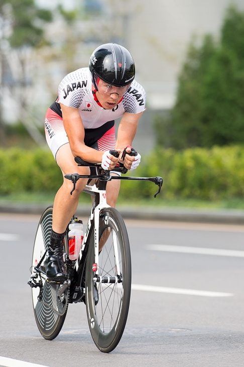 男子個人タイムトライアルを走る別府史之(日本、トレックファクトリーレーシング)