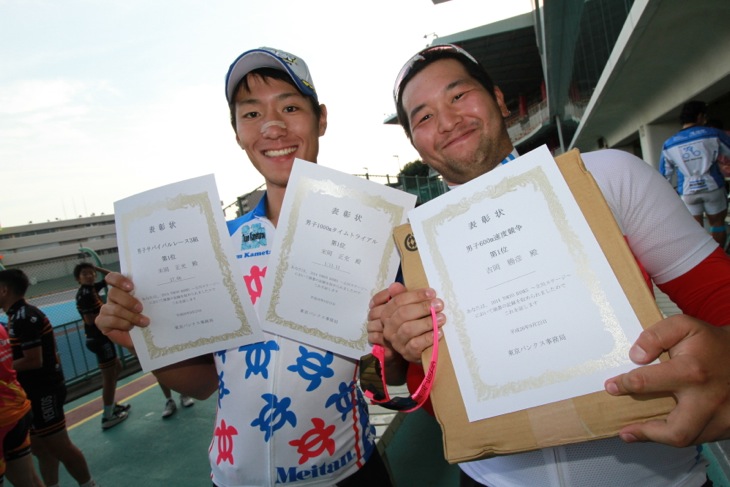 1000mタイムトライアル男子1位の末岡正充さん（左）は 1′11″11の素晴らしいタイム！