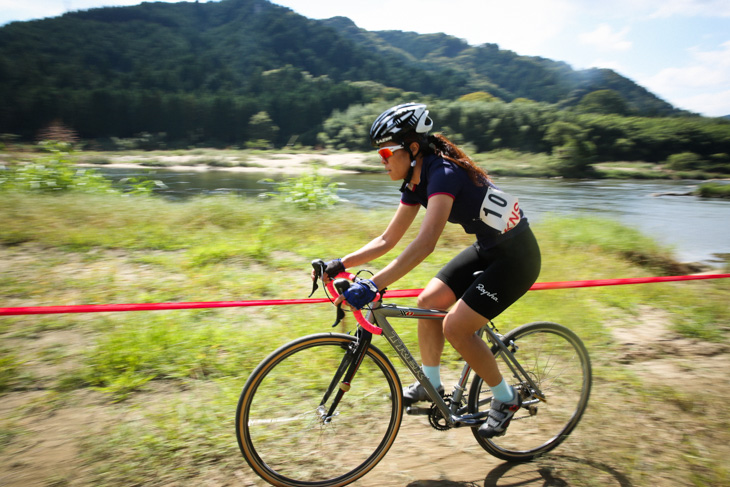 レディース 優勝した鹿取裕子(エスキーナレーシング)