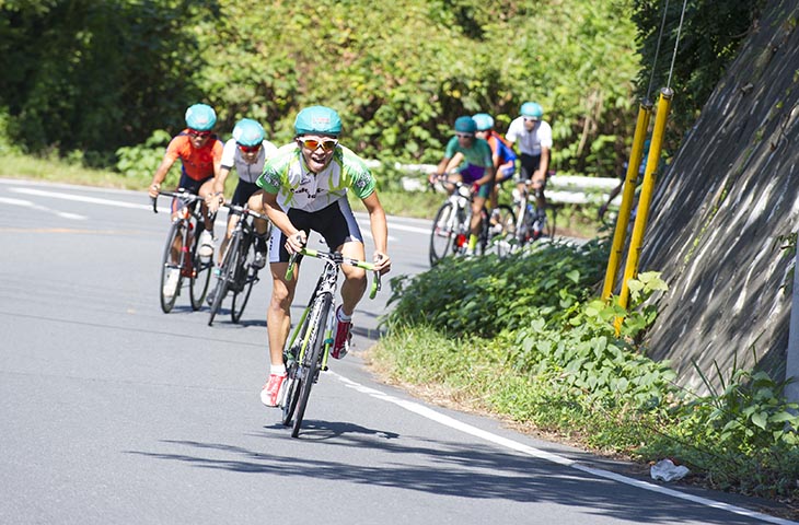 高校生　最終周回　登りでアタックする鴨澤滉人（栄北高校）