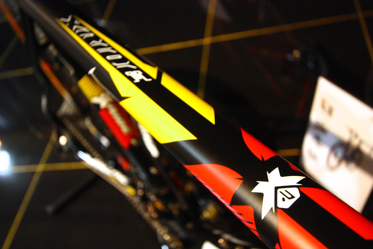 X-RIDEはベルギーチャンピオンのカラーを纏う。人気が出そうだ