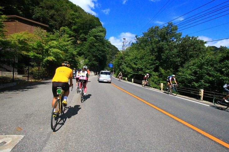 折り返しコースの皆さんとすれ違います。