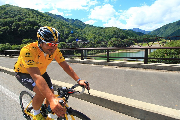 山岳ならでは景観を楽しみながら進みます。