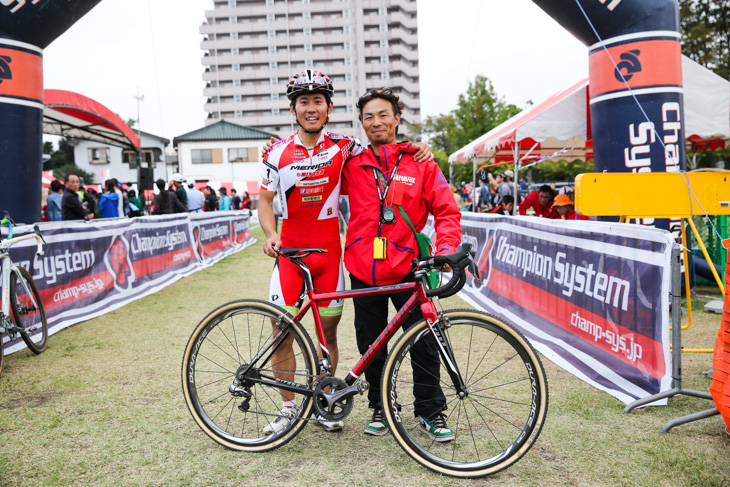 カテゴリー1 小坂光(宇都宮ブリッツェンシクロクロスチーム)とTOHOKU CX Project代表の菅田純也さん