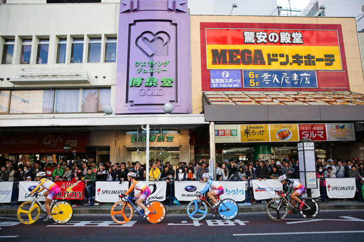 色とりどりのバイクが宇都宮大通りを駆ける