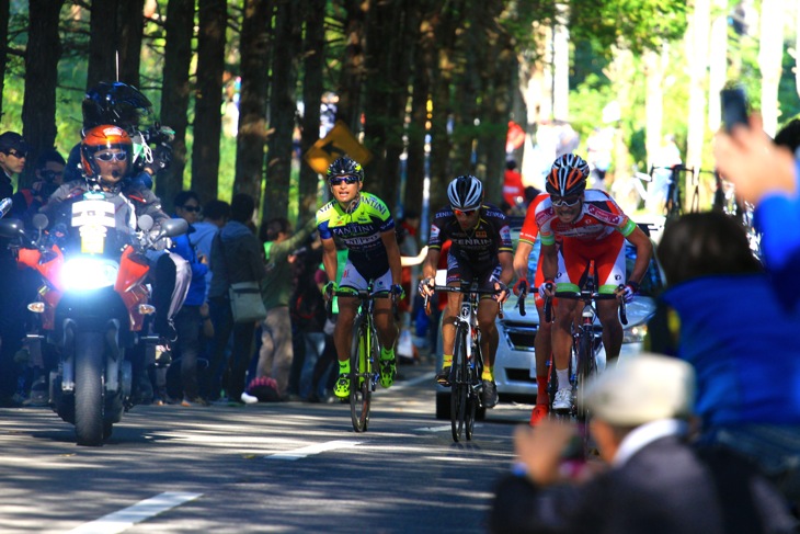ラスト4周、まだ逃げを続ける4人だが山本元喜(ヴィーニファンティーニNIPPO)が苦しみだす