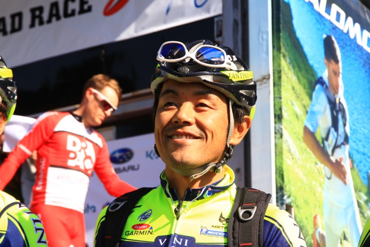 ジャパンカップ2014で引退の宮澤崇史(ヴィーニファンティーニNIPPO)。スタート前のサイン時