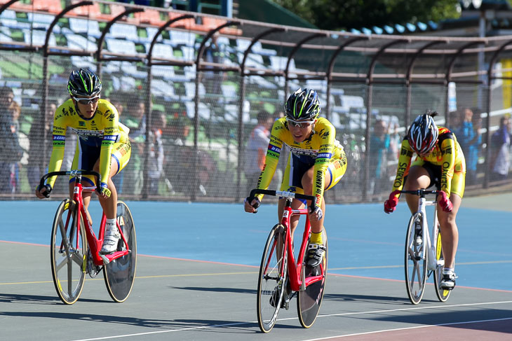 女子スクラッチ 塚越さくら(鹿屋体育大院)が優勝