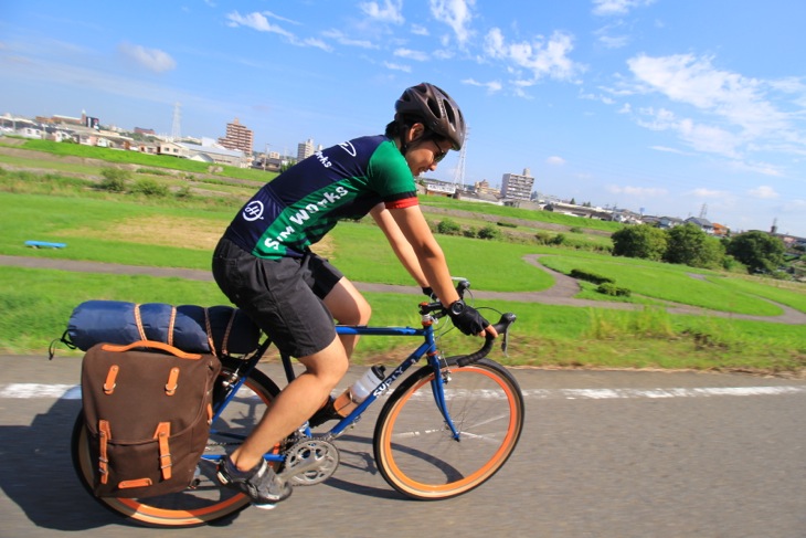 長年眠らせていたサーリーのバイクをツーリング仕様にして復活させたフジイさん