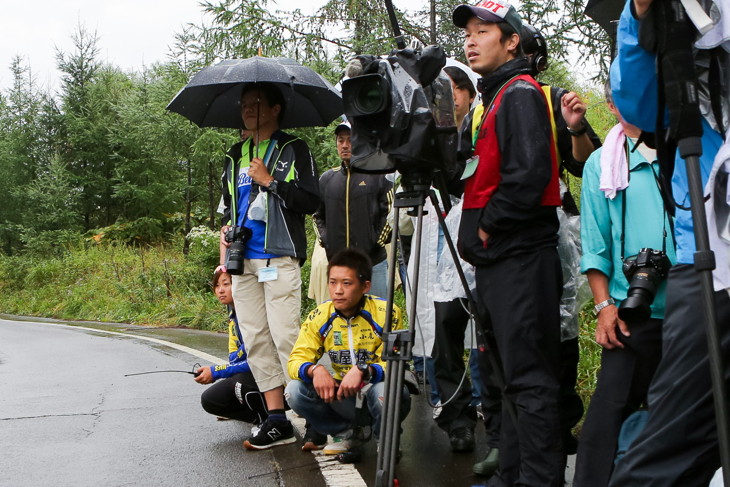 ツール・ド・北海道2013第3ステージ、福井はフィニッシュ地点で山本元喜を待つ