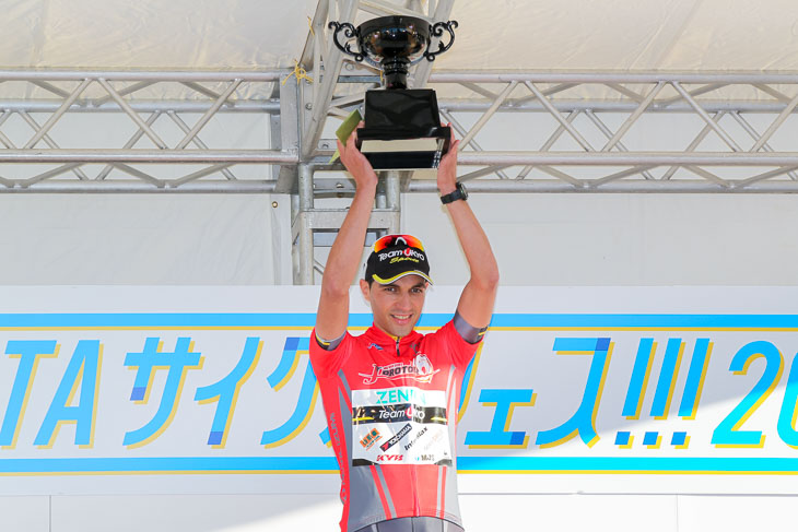 Jプロツアー個人総合優勝　ホセ・ビセンテ（Team UKYO）