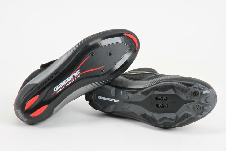 EPS CARBON HYBRID SOLEを使ったロード用とMTB 3DENSITY SOLEを使ったMTB用の2種類がラインナップされる