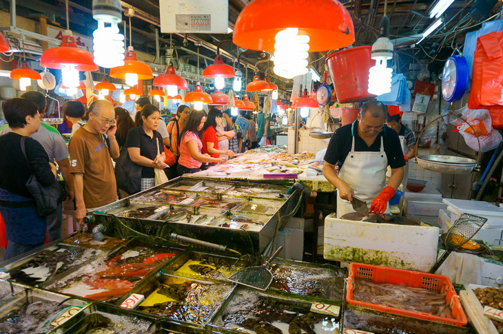香港市内の魚屋