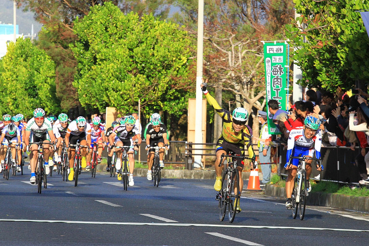 市民50kmオーバー50 福島雄二（ベステックス）が圧倒的なスプリントで優勝