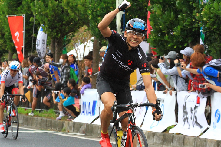 市民50kmフォーティー 白鳥興寛(A.R.C.Cレーシングクラブ)がスプリント勝利