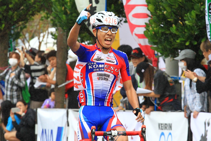 2014年には中学生レース50kmで独走勝利を飾る成海大聖（チームコメス）