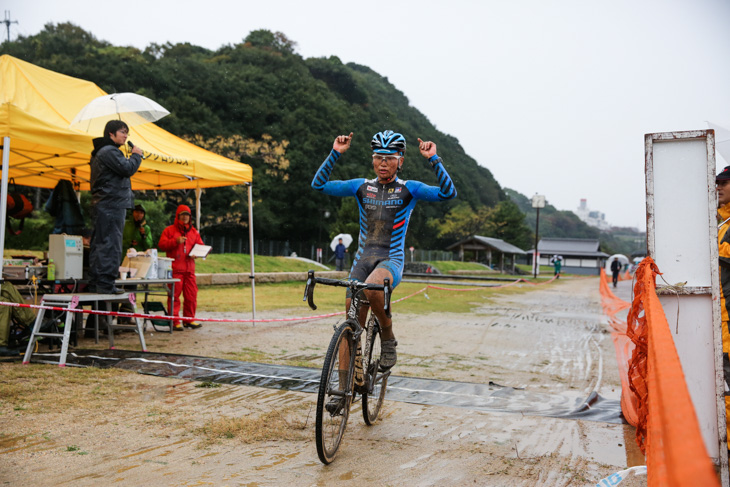 C1 後続を1分以上引き離した横山航太(シマノレーシング)
