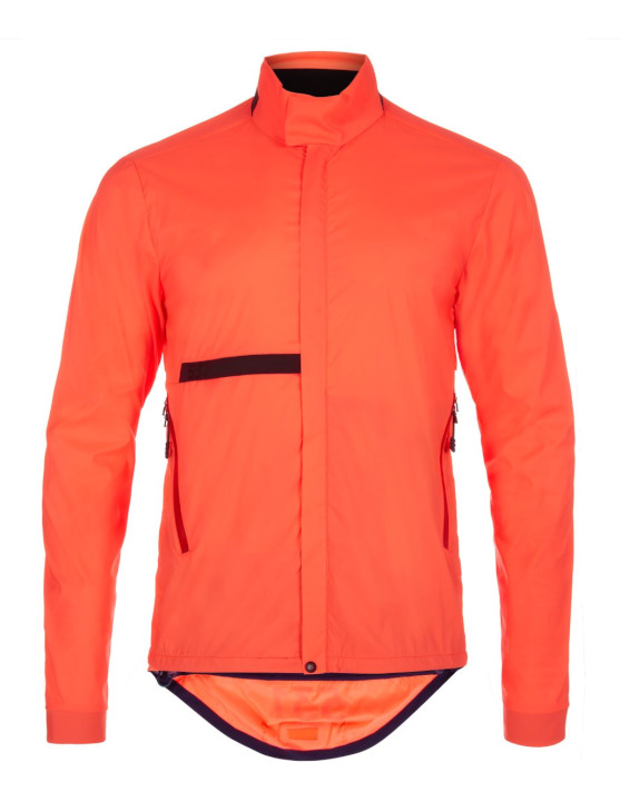 ハイビズカラーのオレンジで被視認性を高めたジャケット