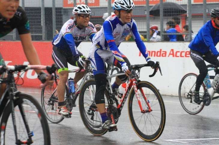 ゴールに飛び込む佐野千尋選手（サイクルフリーダム）