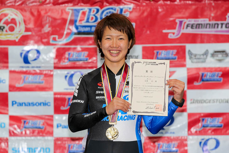 女子3kmインディヴィデュアル・パーシュート 優勝の長澤彩(岩井商会レーシング)3分55秒332