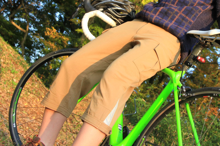 サイクリングに最適な工夫が施された カペルミュール クロップドパンツ