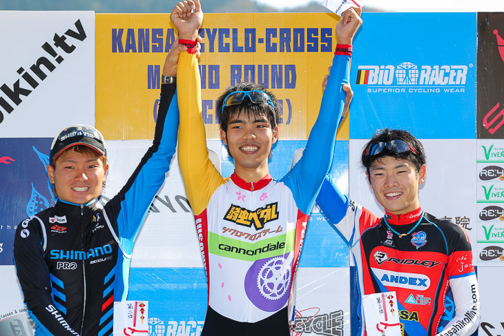 マキノUCI U23優勝の中原義貴(弱虫ペダルシクロクロスチーム)。3位は小橋勇利(JP SPORTS TEST TEAM-MASSA-ANDEX)