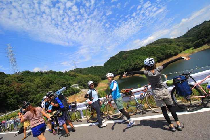 晴れ渡った空に「気持ちイイ〜」