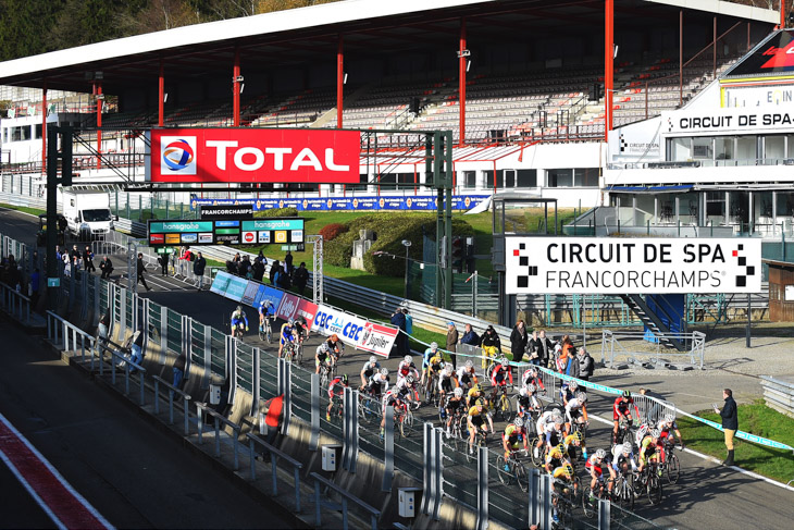 スパ=フランコルシャンサーキットで行なわれたスーパープレスティージュ第5戦