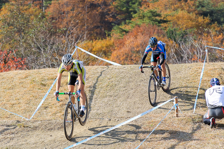 C1　2周目、先頭の島田真琴（シマノドリンキング）と中根英登（愛三工業レーシングチーム）