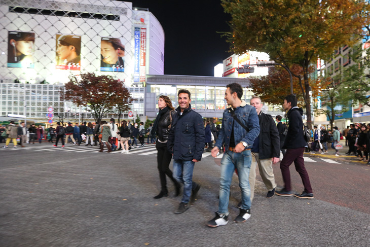 パーティー終了後、渋谷の街に繰り出す