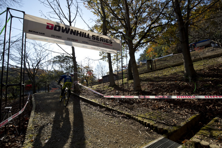 前線とはうって変わり、好天の中開催されたDOWNHILL SERIES第5戦