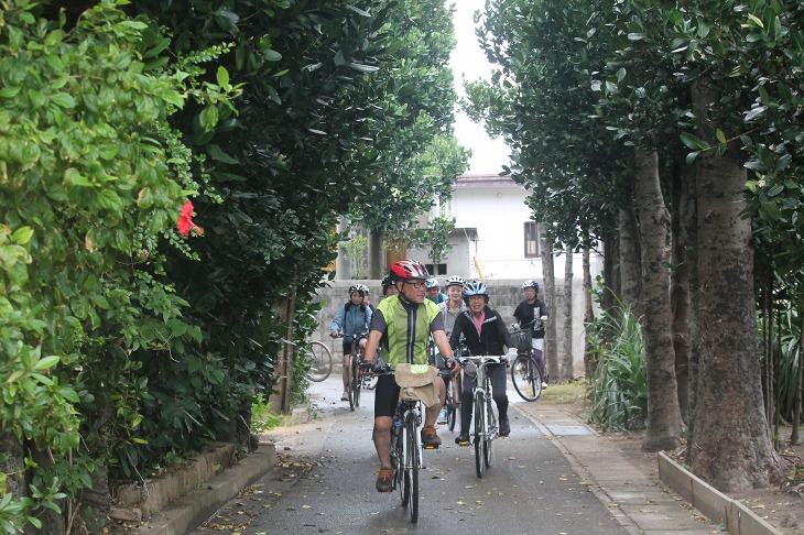 地元の人にも新鮮に感じられるような路地を走っていきます