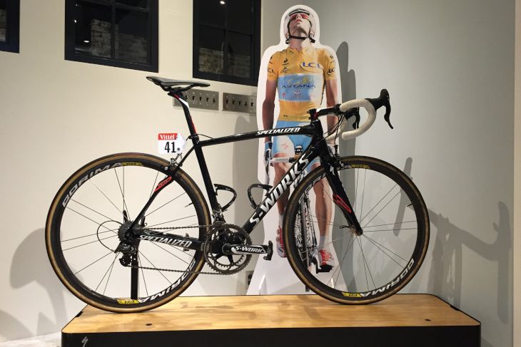 ニーバリが駆ったS-WORKS ROUBAIX SL4が展示されている