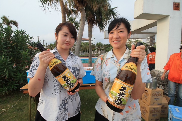 飲み放題の泡盛は、その名もずばり「久米島」!