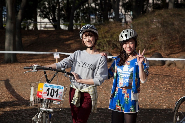 自転車版障害物競走の「ちがさきサイクリストGP」を走った湘南ガールチーム。ミス湘南の彼女たちは普段の足も自転車とのこと