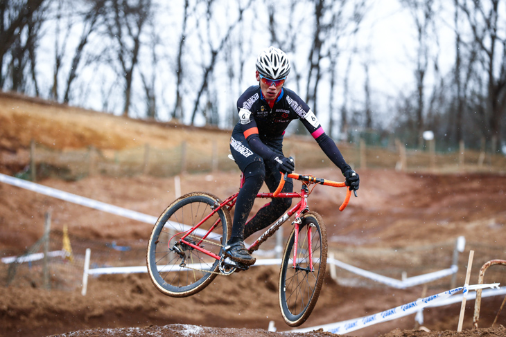 男子U23 2番手を走る前田公平(BIORACER OFFROAD TEAM)
