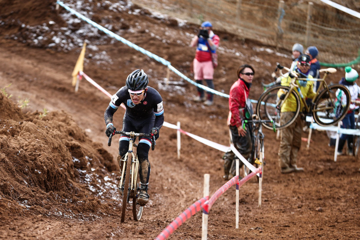 男子エリート　後半にかけて勢いを増す濱由嵩（SPEEDVAGEN CYCLOCROSS TEAM）