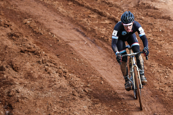 男子エリート 4番手でフィニッシュに向かう濱由嵩(SPEEDVAGEN CYCLOCROSS TEAM)