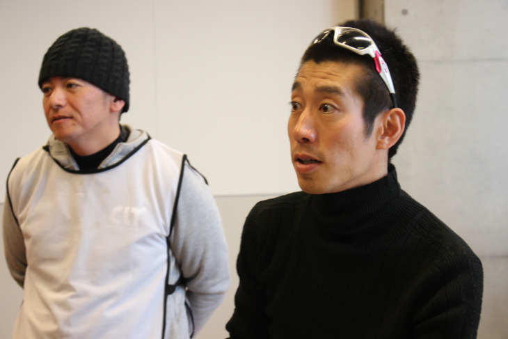 大会主催者の加藤康則さん(右)。Coupe de AACAの仕掛け人でもある