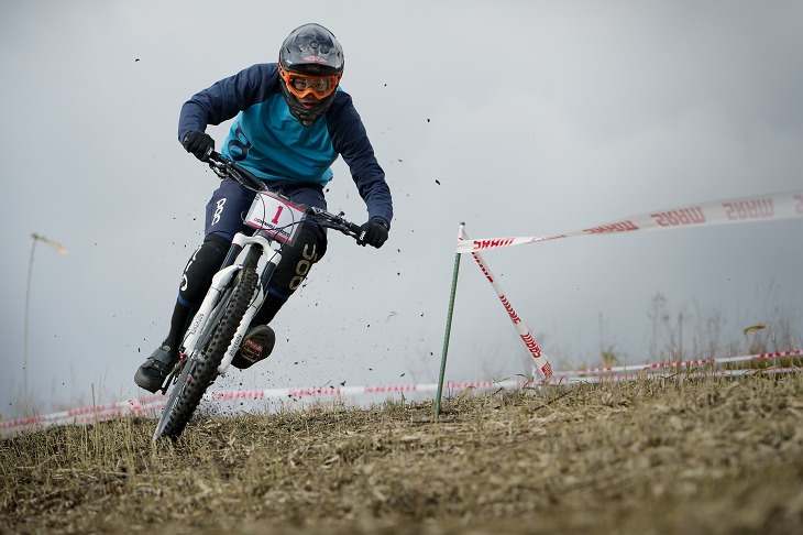 最終戦を勝利で飾った井本はじめ(Lovebikes)。今期全戦に参戦し、エリートクラスでの年間ランキング2位を獲得した