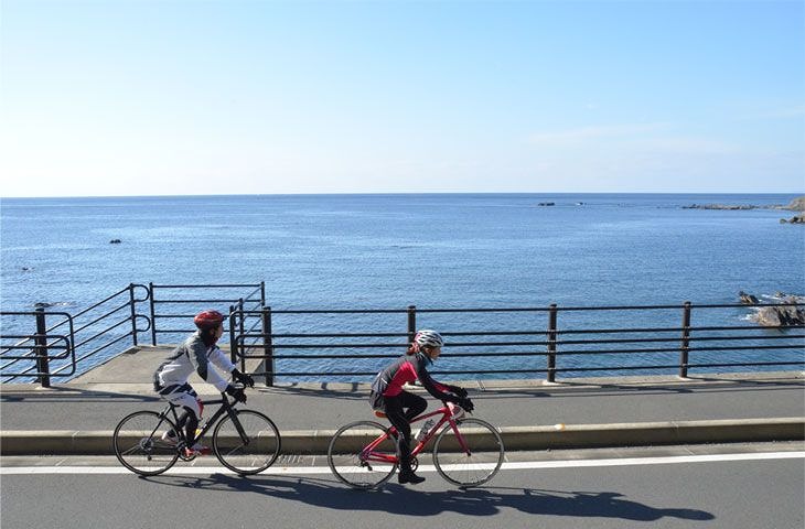 これぞ太平洋！といった感じの青い海を横目に走る四万十・足摺無限大チャレンジライド