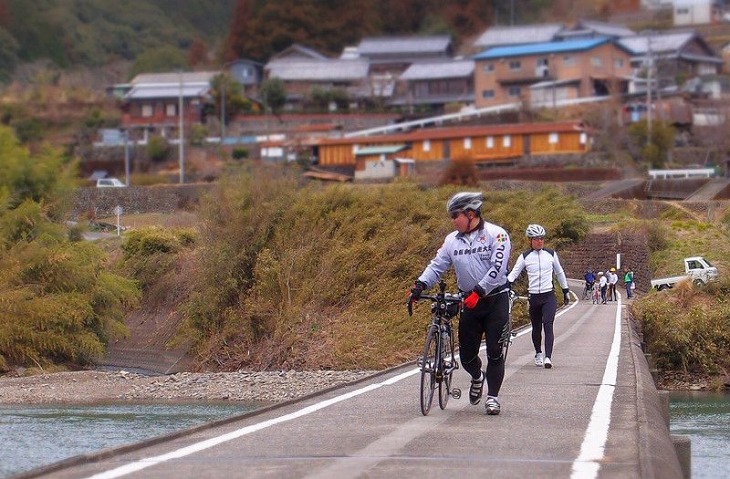 四万十川らしい沈下橋も現れる