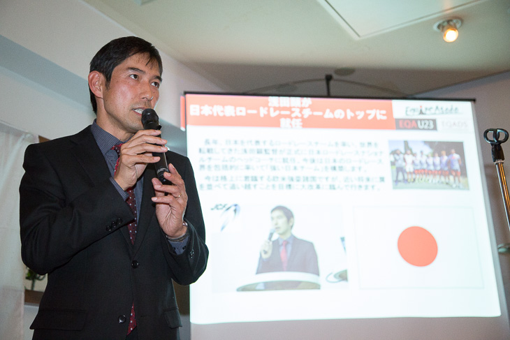 今季の報告を行う浅田顕監督。ロードレース日本代表のトップに就任したこともトピックスだ