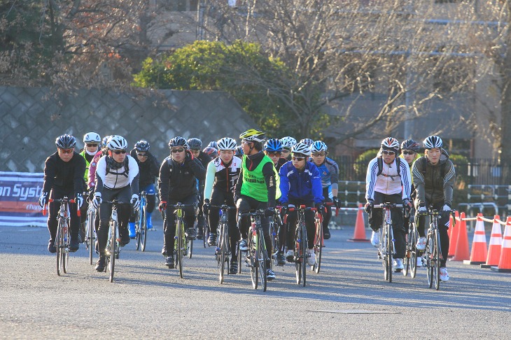 コースを実走しながら行われる初心者講習会